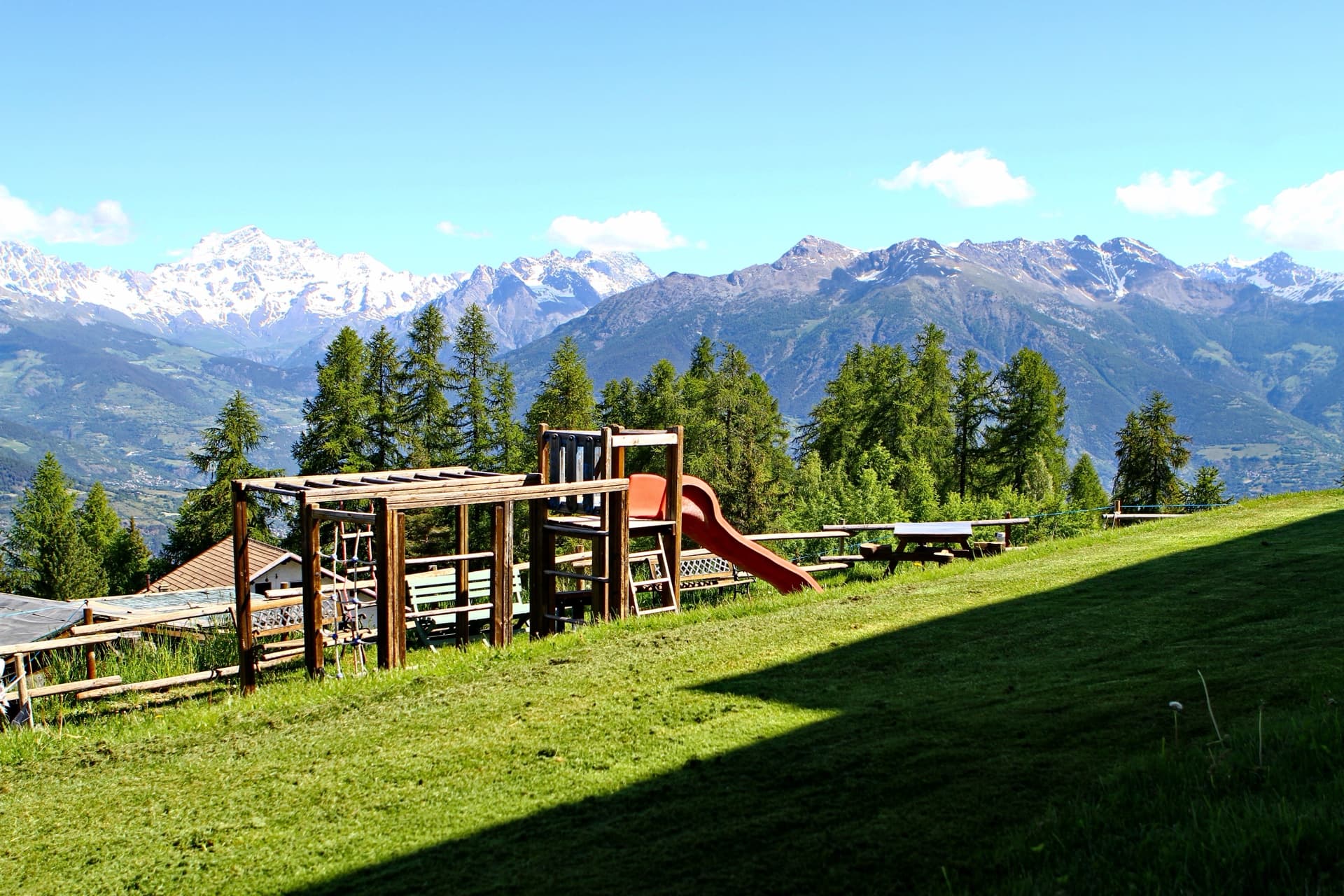Area giochi con vista Gran Paradiso